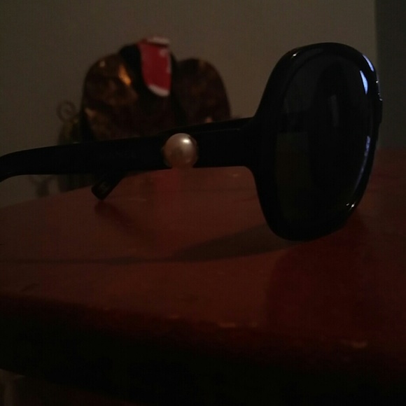 Chanel pearl collects sunglasses - Picture 1 of 3